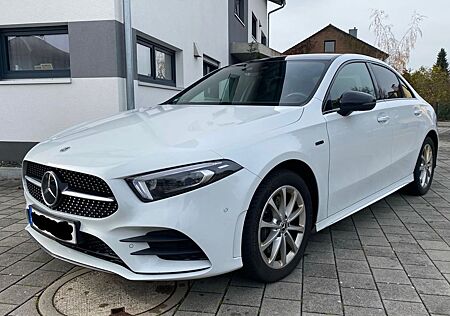 Mercedes-Benz A 250 e Vollausstattung(AMG-P, Headup, 360 Grad)