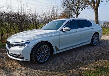 BMW 730d - weiß Metallic / Head-Up / Panorama