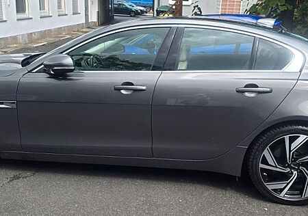 Jaguar XE 20t 200PS Prestige Automatik Prestige