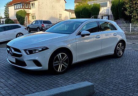 Mercedes-Benz A 200 - MBUX -LED - Navi
