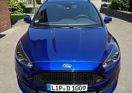 Ford Focus ST / Turnier / wenig KM / 250 PS Benziner