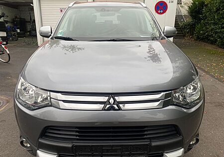 Mitsubishi Outlander Diamant Edition 4WD