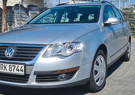 VW Passat Variant Volkswagen 1.6 TDI DPF BlueMot. Comfortl...