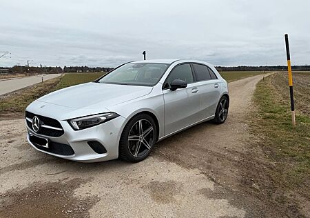 Mercedes-Benz A 200 - LED * ALUFELGEN * AHK * BURMESTER