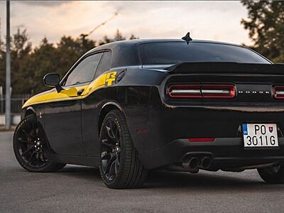 Dodge Challenger ScatPack 6.4L HEMI 6-Speed Manual