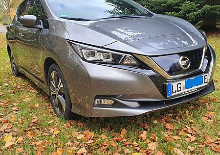 Nissan Leaf 150 PS 40KWH TEKNA Vollausstattung und mehr