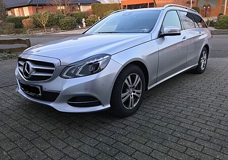 Mercedes-Benz E 220 T Avantgarde Auto. AHK SD