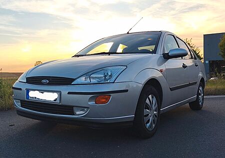 Ford Focus 1.6 Ghia Automatik Limousine TÜV Neu