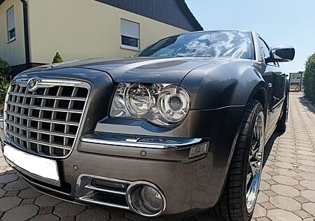 Chrysler 300C Touring 3.0 CRD Walter P. Chrysler Signatur
