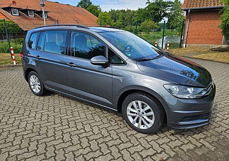 VW Touran Volkswagen 1.6 TDI SCR DSG Comfortline 7-Sitzer AHK