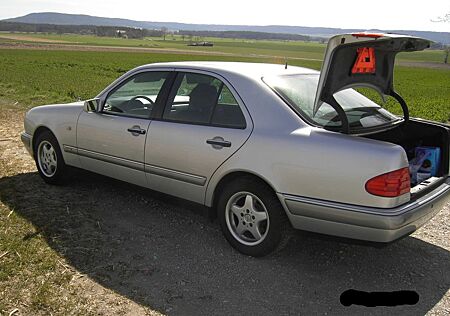 Mercedes-Benz 230