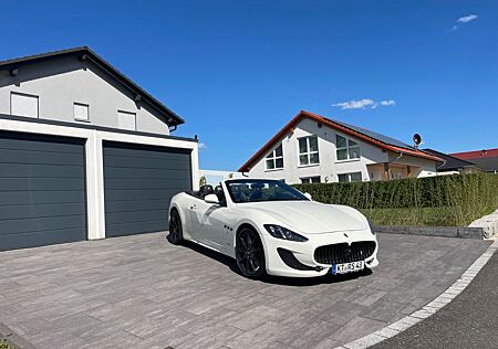 Maserati Gran Cabrio 4.7V8 GT 460PS Grosses Navi Facelift