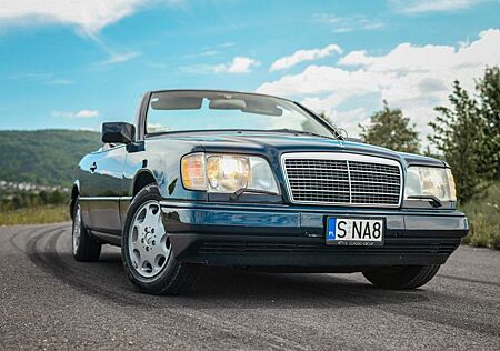 Mercedes-Benz E 320 A124 low mileage, roof in great condition