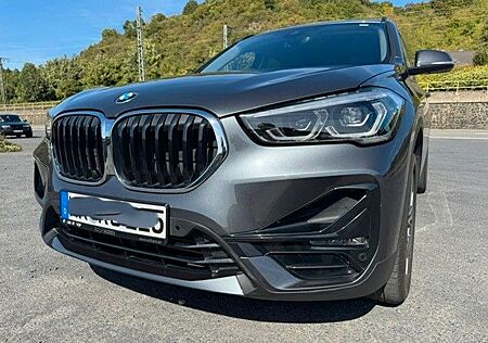 BMW X1 sDrive18i Sport Line, Navi, autom. Heckklappe