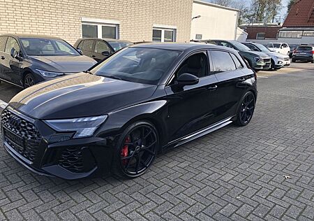 Audi RS3 Sportback Pano Head Up Keramik Matrix ACC