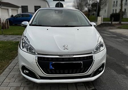 Peugeot 208 Top Zustand Scheckheftgepflegt, viele Extras