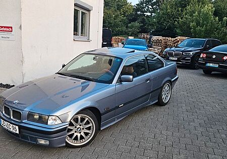 BMW 320i Coupe