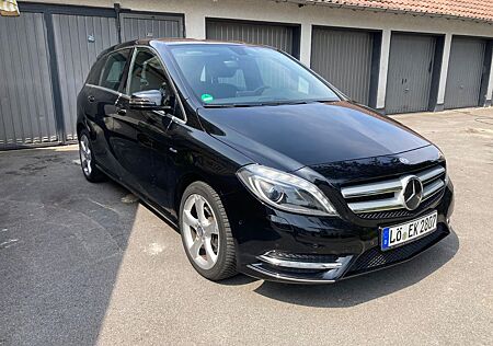 Mercedes-Benz B 200 -