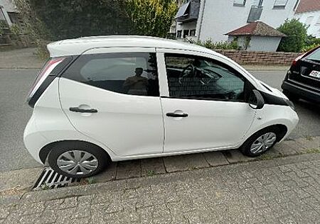 Toyota Aygo (X) Aygo (X) 1,0-l-VVT-i x x