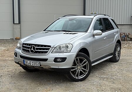 Mercedes-Benz ML 280 ML280 4MATIC SCHECKHEFT SERVICE NEU 8FACH AHK HK