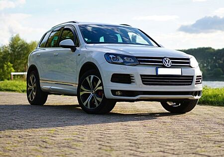 VW Touareg Volkswagen 4.2 V8 TDI R-Line Exclusive PANO SHZ 360