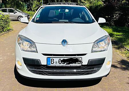 Renault Megane Luxe 1.4 TCE 130 .Alu 17 . Panorama.SHZ.