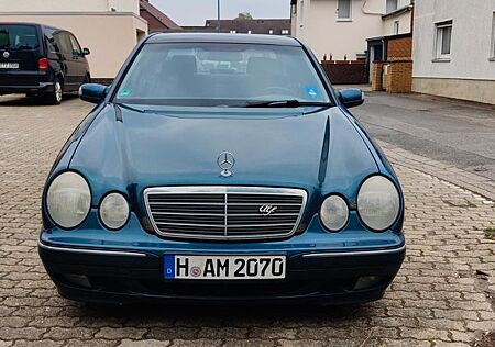 Mercedes-Benz 240 E