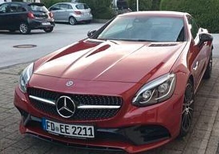 Mercedes-Benz SLC 300 AMG Line / Pano / Navi /LED / Autom.