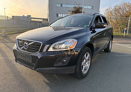 Volvo XC 60 Summum AWD 2.4l D5 2 Hand Leder Bi-Xenon