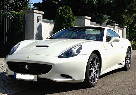 Ferrari California 4.3 V8 4-Sitzer - neuwertig