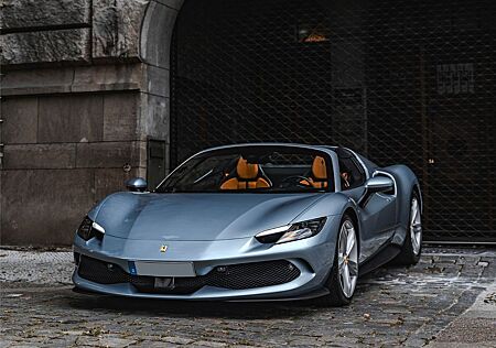 Ferrari 296 GTS Grigio Alloy 750 | Beige tradizione