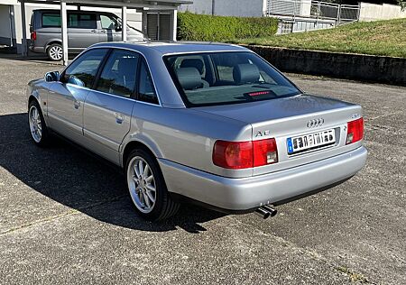Audi A6 2.6 V6 in außergewöhnlich gepflegten Zustand
