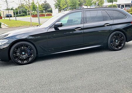 BMW 530d xDrive | PANO | M SPORT | AHK | 360°