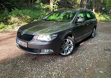 Skoda Superb 2.0 TDI CR 125kW DSG Elegance Combi E...