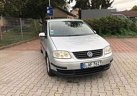 VW Touran Volkswagen 1.6 FSI Basis Basis