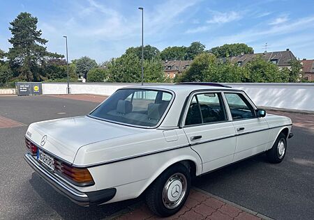 Mercedes-Benz 230