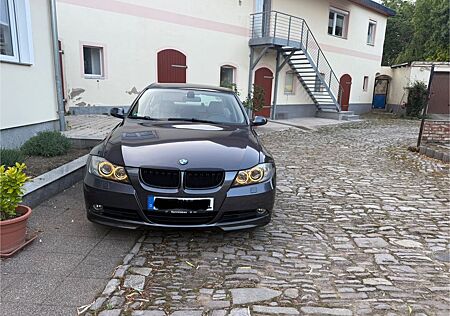 BMW 325i -Vollleder