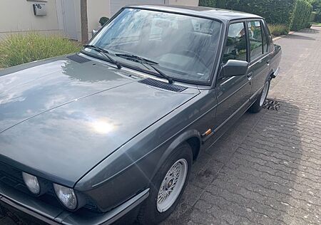 BMW 528 525