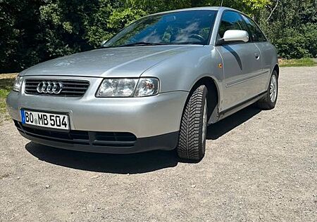 Audi A3 1.6 Auto Ambiente Ambiente Unfallfrei /TÜV