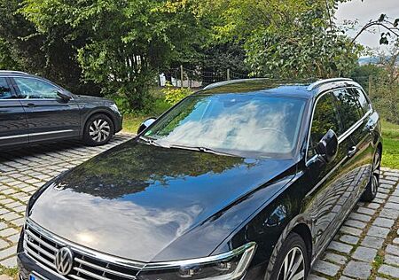 VW Passat Variant Volkswagen 2.0 TDI DSG 2 x R Line