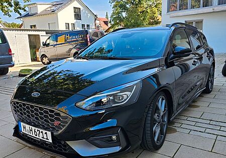 Ford Focus 2,3 EcoBoost ST Turnier ST