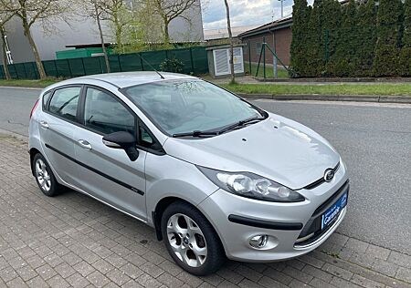 Ford Fiesta Scheckheft 5 Türen TÜV NEU