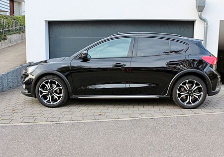 Ford Focus 1,5 EcoBoost 110kW Active *VOLL*