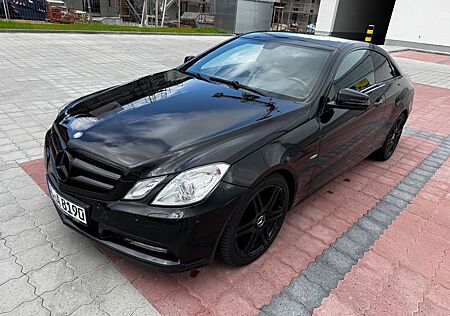Mercedes-Benz E 220 Coupé CDI BlueEFFICIENCY AVANTG....