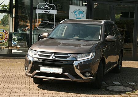 Mitsubishi Outlander PHEV Plus 4WD