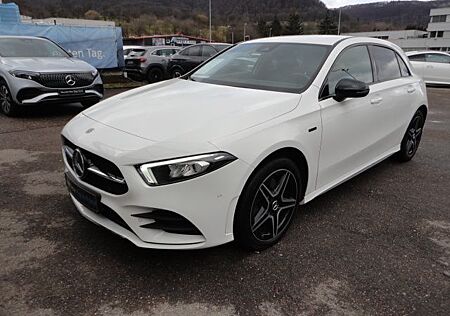 Mercedes-Benz A 250 e AMG AUT Kam. KlimaA LED LM Navi PDC SHZ