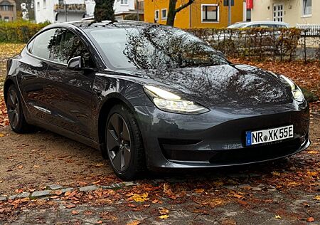 Tesla Model 3 RWD - geringe Kilometerleistung