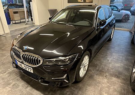 BMW 320i Touring Luxury Line/ VOLLAUSSTATTUNG/STANDH