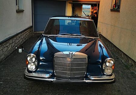 Mercedes-Benz 280 SE