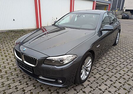 BMW 530d Sport*1.Hand*Scheckheft*Head-Up*NAVI*Xenon*